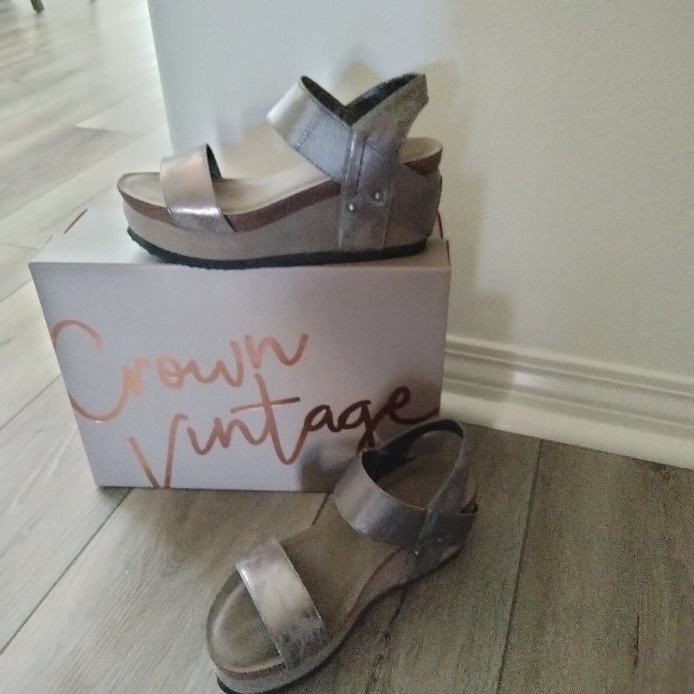 Ladies sandals